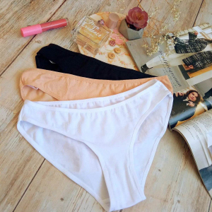 Набір жіночих трусиків, розмір M